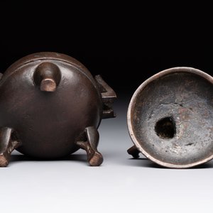 A Chinese archaistic miniature bronze 'qilin' tripod censer and cover, 'ding 鼎', Yuan/Ming — foto 7