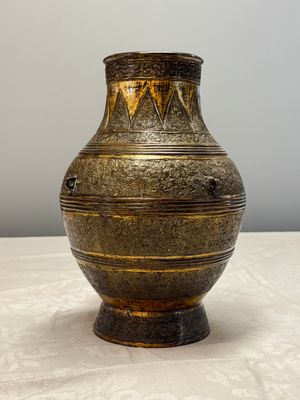 A Chinese archaistic parcel-gilt bronze vase with bats design — photo 2