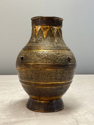 A Chinese archaistic parcel-gilt bronze vase with bats design — photo 3