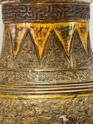 A Chinese archaistic parcel-gilt bronze vase with bats design — photo 5