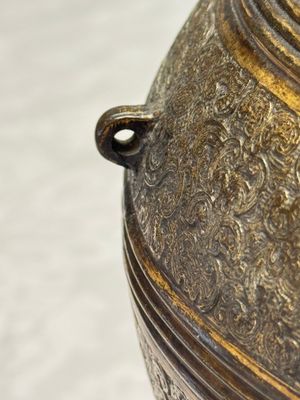 A Chinese archaistic parcel-gilt bronze vase with bats design — photo 7