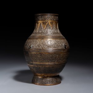 A Chinese archaistic parcel-gilt bronze vase with bats design — photo 5