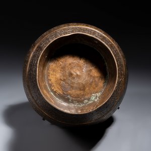 A Chinese archaistic parcel-gilt bronze vase with bats design — photo 7