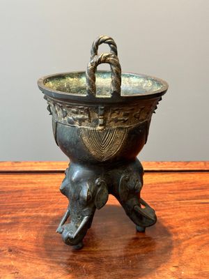 A Chinese archaistic Western Zhou-style bronze ritual food vessel, 'yan', Ming — photo 4