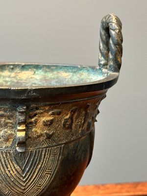 A Chinese archaistic Western Zhou-style bronze ritual food vessel, 'yan', Ming — photo 9