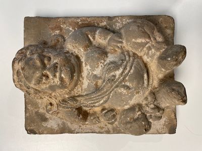 A Chinese architectural pottery tile of a 'non-Han' figure, Song/Jin — photo 3