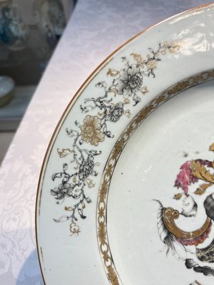 A Chinese armorial dish with the arms of Boteler or Butler for the English market, Qianlong, ca. 1740 — photo 3