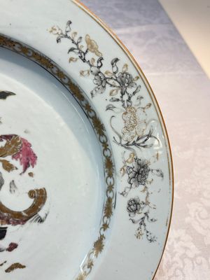 A Chinese armorial dish with the arms of Boteler or Butler for the English market, Qianlong, ca. 1740 — photo 5