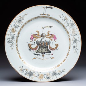 A Chinese armorial dish with the arms of Boteler or Butler for the English market, Qianlong, ca. 1740 — photo 1