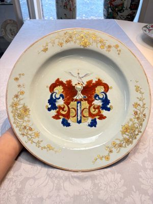 A Chinese armorial dish with the arms of Valckenier of Amsterdam for the Dutch market, Qianlong, ca. 1735–40 — photo 1
