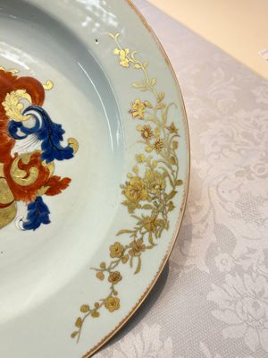A Chinese armorial dish with the arms of Valckenier of Amsterdam for the Dutch market, Qianlong, ca. 1735–40 — photo 5