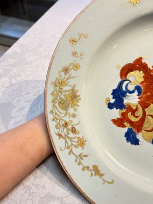 A Chinese armorial dish with the arms of Valckenier of Amsterdam for the Dutch market, Qianlong, ca. 1735–40 — photo 6