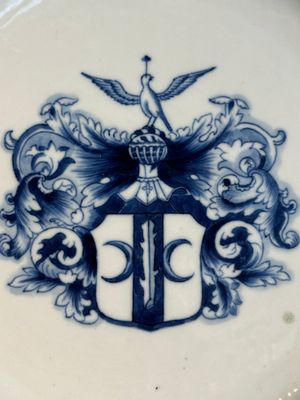 A Chinese armorial export blue and white plate with the arms of Valckenier of Amsterdam for the Dutch market, Yongzheng, ca.1735 — 照片 2