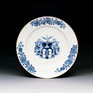 A Chinese armorial export blue and white plate with the arms of Valckenier of Amsterdam for the Dutch market, Yongzheng, ca.1735 — 照片 1