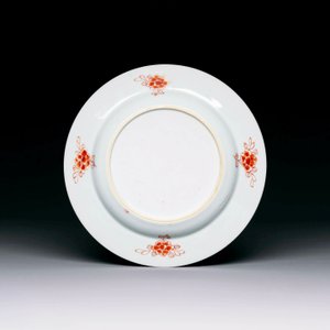 A Chinese armorial export famille rose plate with the arms of Neufville for the Dutch market, Yongzheng — 照片 2