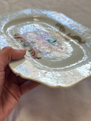 A Chinese armorial plate, a serving dish and a sauce boat with the arms of de Heere for the Dutch market, Qianlong, ca. 1735-1765 — photo 15