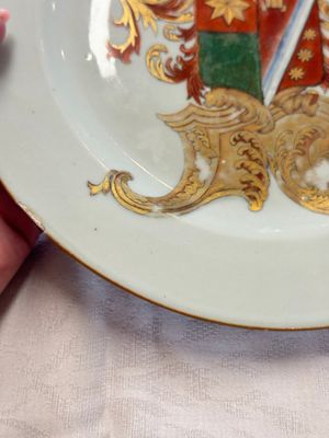 A Chinese armorial plate, a serving dish and a sauce boat with the arms of de Heere for the Dutch market, Qianlong, ca. 1735-1765 — photo 21