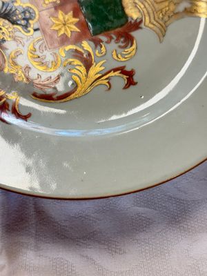 A Chinese armorial plate, a serving dish and a sauce boat with the arms of de Heere for the Dutch market, Qianlong, ca. 1735-1765 — photo 22