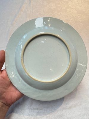 A Chinese armorial plate with the arms of Bouverie quartering Urry and Clarke impaling Pleydell for the English market, Qianlong, ca. 1748 — foto 6