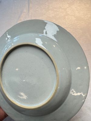 A Chinese armorial plate with the arms of Bouverie quartering Urry and Clarke impaling Pleydell for the English market, Qianlong, ca. 1748 — foto 8