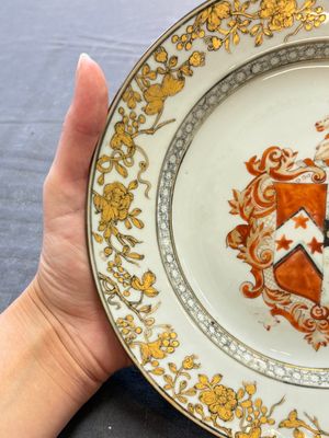 A Chinese armorial plate with the arms of Carr and Kerr impaling Bigge for the English market, Yongzheng, ca. 1735 — photo 3