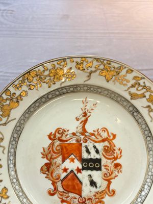 A Chinese armorial plate with the arms of Carr and Kerr impaling Bigge for the English market, Yongzheng, ca. 1735 — photo 4