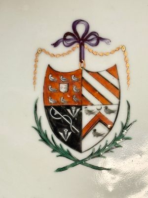A Chinese armorial plate with the arms of Chadwick quartering Malvesyn, Carden and Bagot, Qianlong, dated 24 Jan. 1791 — photo 3