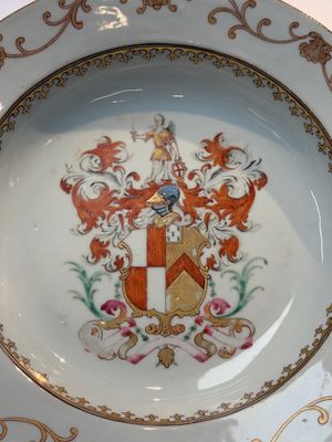 A Chinese armorial plate with the arms of Tuite impaling Stafford for the English market, Qianlong, ca. 1752 — 照片 2