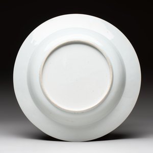 A Chinese armorial plate with the arms of Tuite impaling Stafford for the English market, Qianlong, ca. 1752 — 照片 2