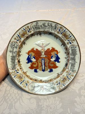 A Chinese armorial plate with the arms of Valckenier of Amsterdam for the Dutch market, Qianlong, ca. 1735–40 — 照片 1
