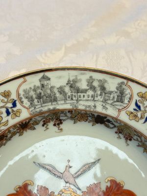 A Chinese armorial plate with the arms of Valckenier of Amsterdam for the Dutch market, Qianlong, ca. 1735–40 — 照片 3