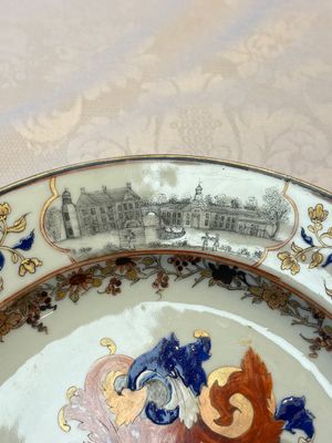 A Chinese armorial plate with the arms of Valckenier of Amsterdam for the Dutch market, Qianlong, ca. 1735–40 — 照片 5