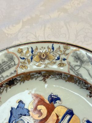 A Chinese armorial plate with the arms of Valckenier of Amsterdam for the Dutch market, Qianlong, ca. 1735–40 — 照片 6