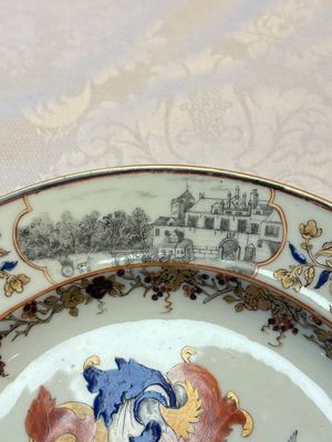 A Chinese armorial plate with the arms of Valckenier of Amsterdam for the Dutch market, Qianlong, ca. 1735–40 — 照片 9
