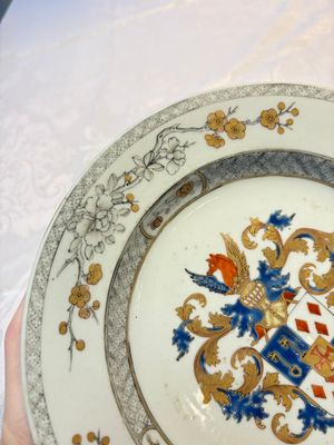 A Chinese armorial plate with the arms of Van Reverhorst for the Dutch market, Qianlong, ca. 1743-45 — photo 8