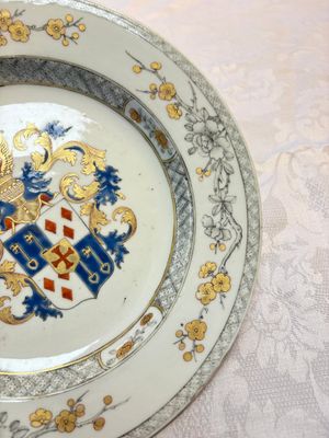 A Chinese armorial plate with the arms of Van Reverhorst for the Dutch market, Qianlong, ca. 1743-45 — photo 9