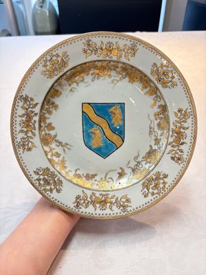 A Chinese armorial plate with the arms of West for the English market, Yongzheng, ca. 1733 — photo 1