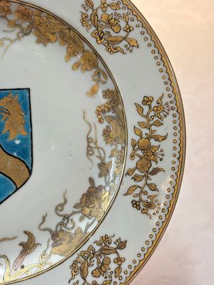 A Chinese armorial plate with the arms of West for the English market, Yongzheng, ca. 1733 — photo 3