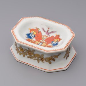 A Chinese armorial salt with the arms of Valckenier of Amsterdam for the Dutch market, Qianlong, ca. 1735–40 — photo 1