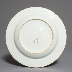 A Chinese armorial Scottish market dish, More impaling Hog, Qianlong — photo 2