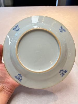 A Chinese armorial soup plate with the arms of Gold with Bulkely in pretence for the English market, Yongzheng, ca. 1724 — photo 3