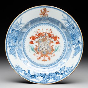 A Chinese armorial soup plate with the arms of Gold with Bulkely in pretence for the English market, Yongzheng, ca. 1724 — photo 1