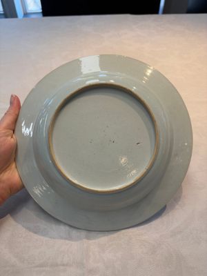 A Chinese armorial soup plate with the arms of Saunders for the English market, Qianlong, ca. 1745 — foto 9