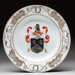 A Chinese armorial soup plate with the arms of Saunders for the English market, Qianlong, ca. 1745 — foto 1