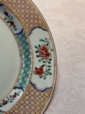 A Chinese armorial soup plate with the coat of alliance of Boudaen Courten and Boudaert for the Dutch market, Yongzheng, ca. 1733-1735 — 照片 6