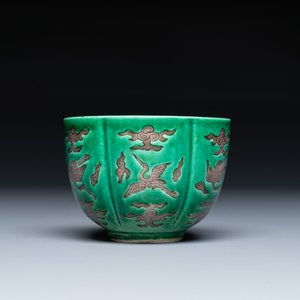 A Chinese aubergine- and green-glazed 'cranes' wine cup, 19/20th C. — 照片 2
