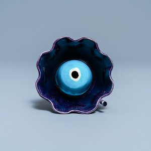 A Chinese aubergine- and turquoise-glazed 'lotus' trick cup, Kangxi — 照片 6