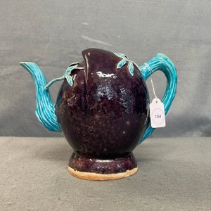A Chinese aubergine- and turquoise-glazed peach-shaped cadogan teapot, 18/19th C. — 照片 8