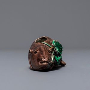 A Chinese aubergine-glazed water dropper modelled as a squirrel, Kangxi — 照片 5