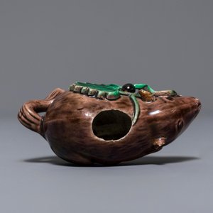 A Chinese aubergine-glazed water dropper modelled as a squirrel, Kangxi — 照片 6